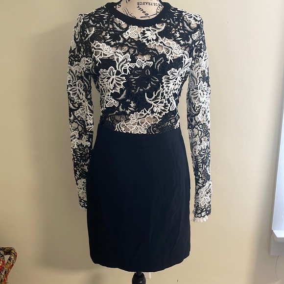 Romeo & Juliet Couture Dresses & Skirts - *HP* NWT Romeo & Juliet Couture Black & White Long Sleeve Lace Sheath Dress SZ M